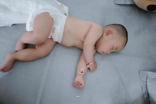 衡水宝宝脸上有白色斑块 衡水宝宝脸上有白色斑块